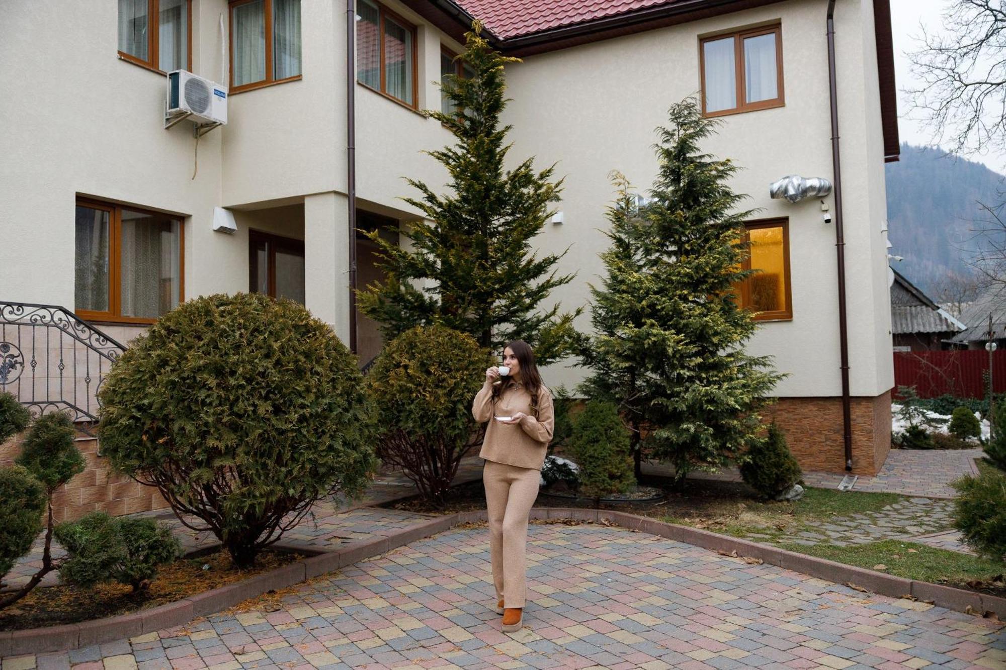 Hotel Gostyniy Dvir Synevir Synewyr Exterior foto