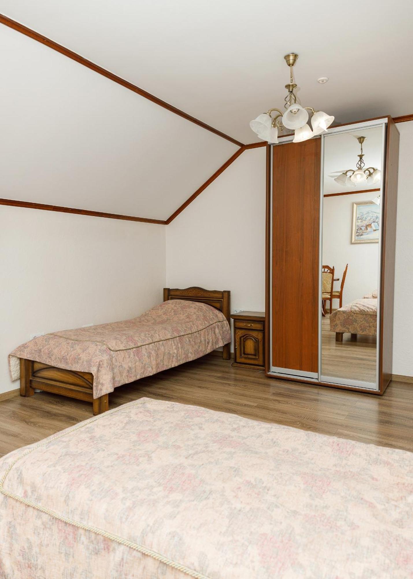 Hotel Gostyniy Dvir Synevir Synewyr Exterior foto