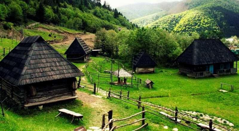 Hotel Gostyniy Dvir Synevir Synewyr Exterior foto